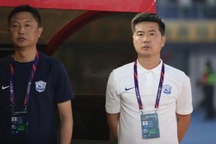 Lá phiếu đầu tiên của đội trưởng đội bóng châu Á: Tôn Hưng Ba và 19 người khác chọn Massey, 14 người chọn Harland.